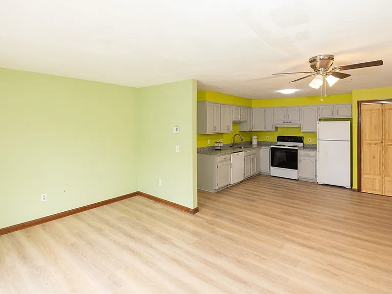 15 Houghton St #9 — Photo 16