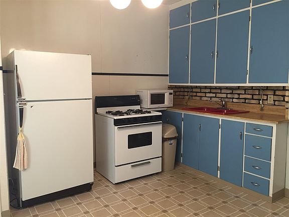 2nd image of 821 Deleglise St