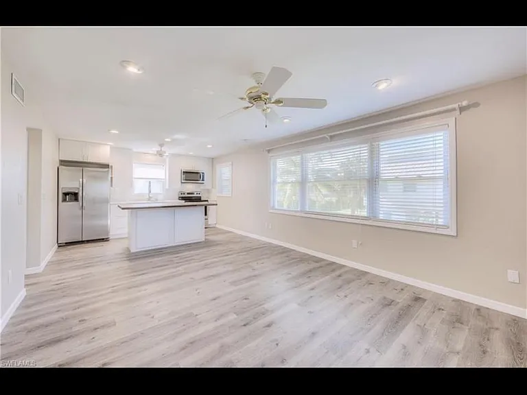 170 Bayview Ave — Photo 13