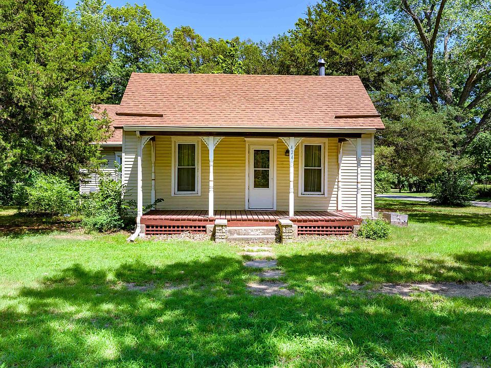 424 Pine St, Halstead, KS 67056 Zillow