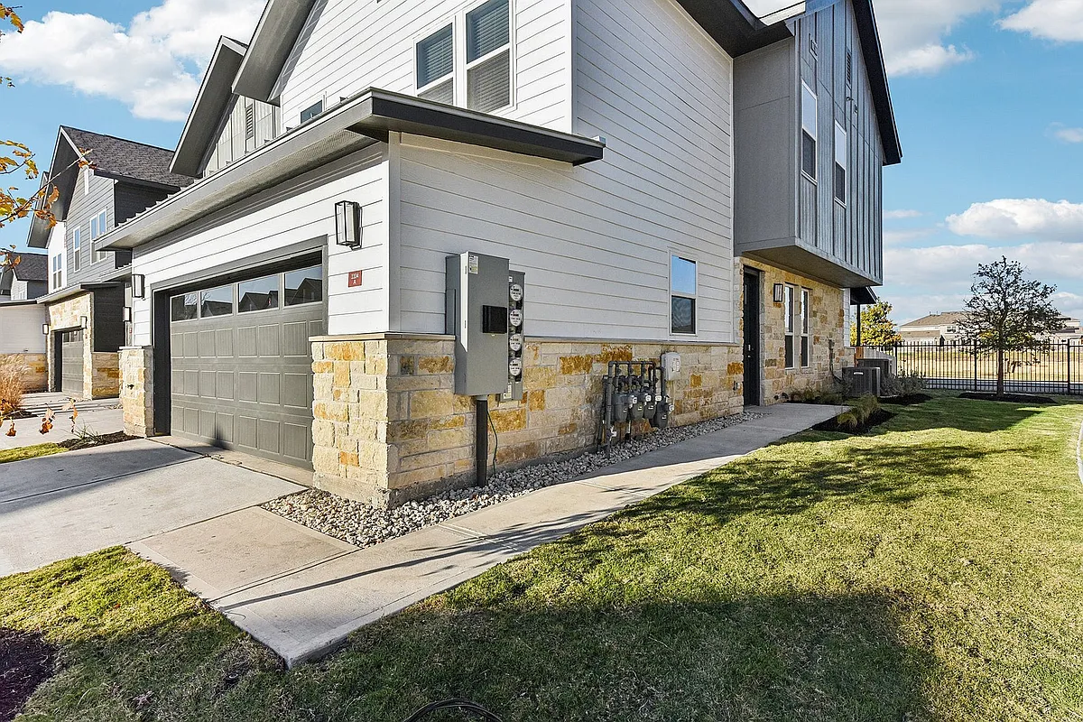 34-web-or-mls-1104 Texas Redbud Dr Unit A Pflugerville-S1112-002 - Lone Oak Homes