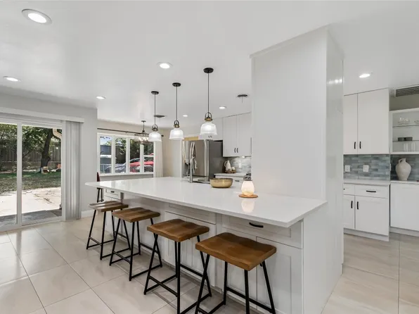 1204 Redbud Dr, Arlington, TX 76012