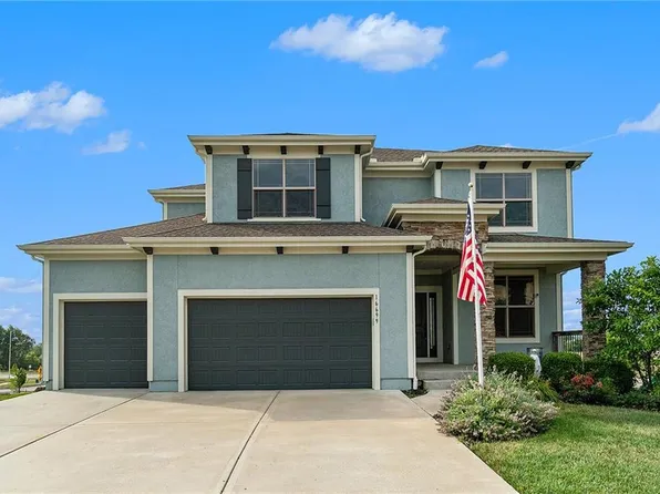16699 S Chalet Dr, Olathe, KS 66062