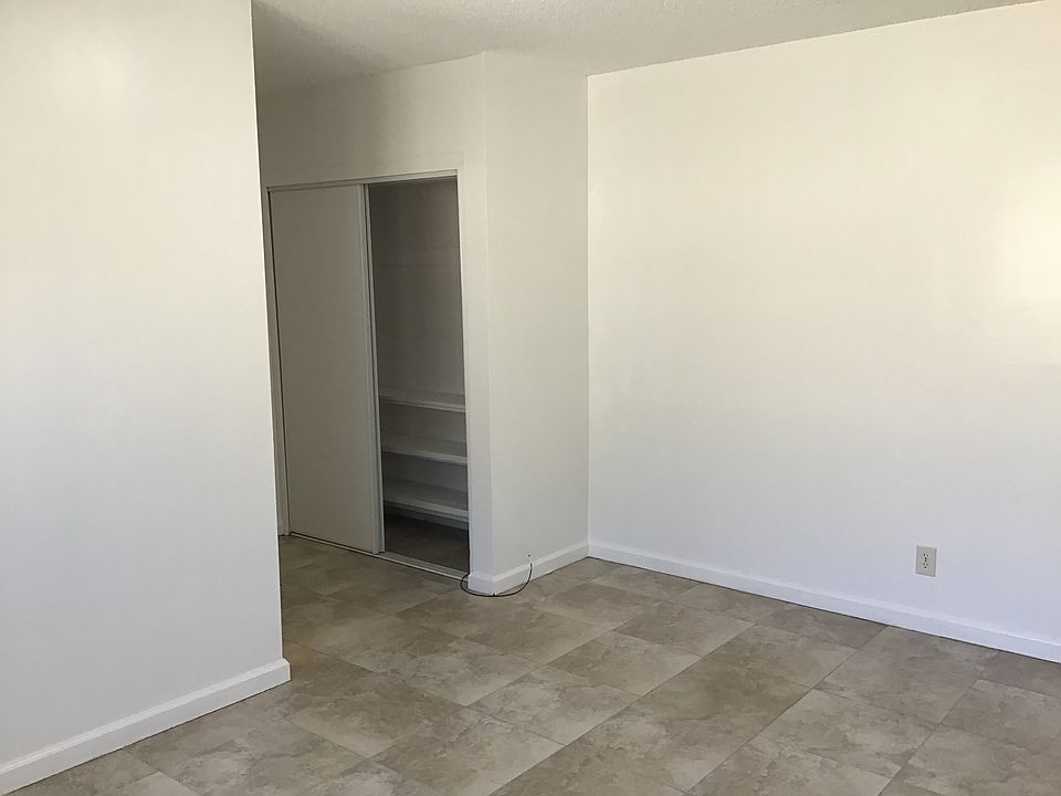 1st image of 9641 Greenwood Ave