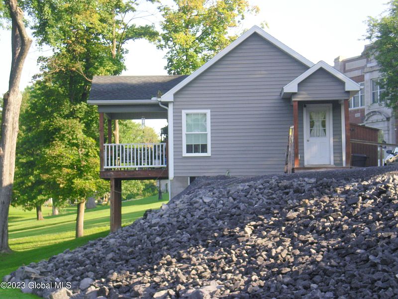 4th image of 109 Prospect Street