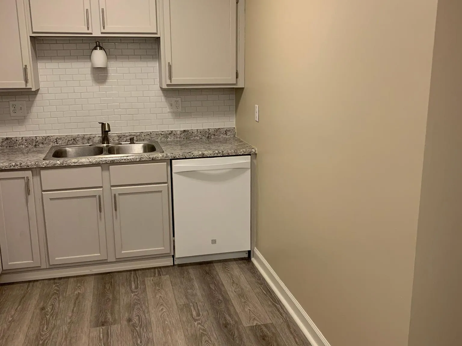 3 bed, 1.5 bath, 1100 sqft, $1,500 — Photo 4