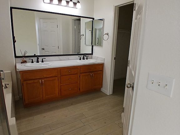 5th image of 2035 Entrada Dr