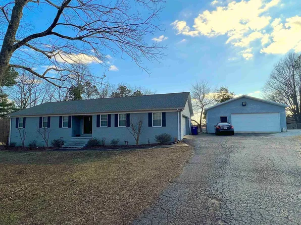 80 Honeysuckle St, Lexington, TN 38351