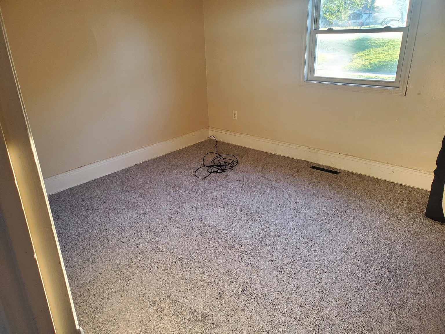 3 bed, 972 sqft, $725 — Photo 3