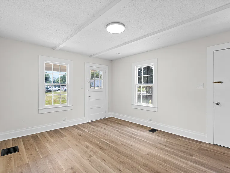 3311 Arlington Dr — Photo 10
