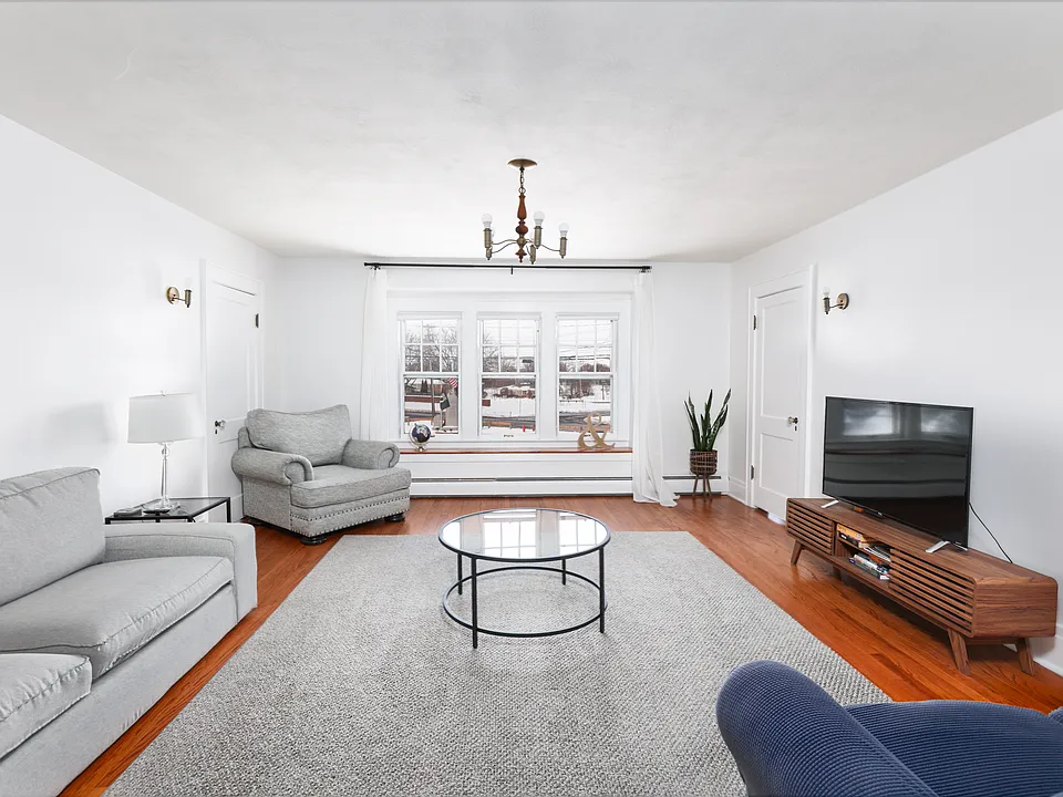 2308 James St