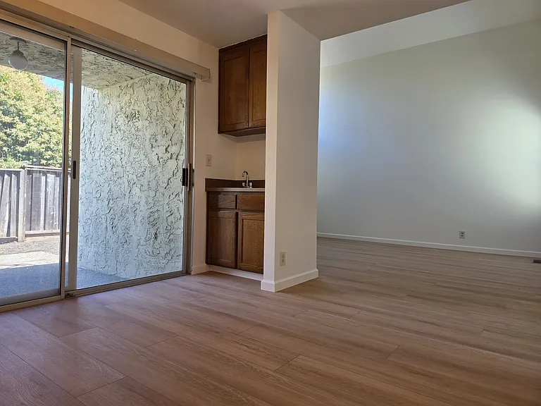 1157 Kelez Dr — Photo 5