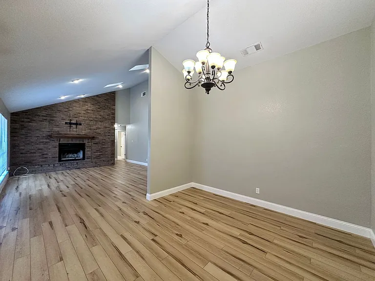 1818 Diana Ln — Photo 10