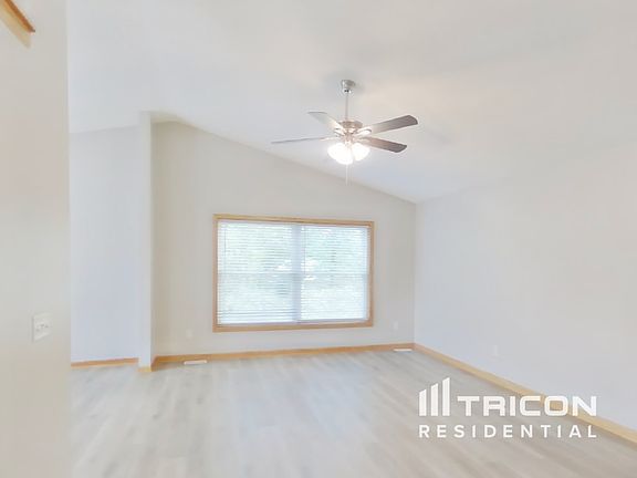5th image of 3649 Kahler Dr NE