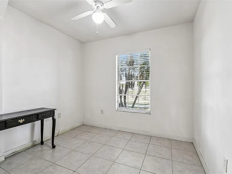 855 E Brandon Blvd — Photo 5