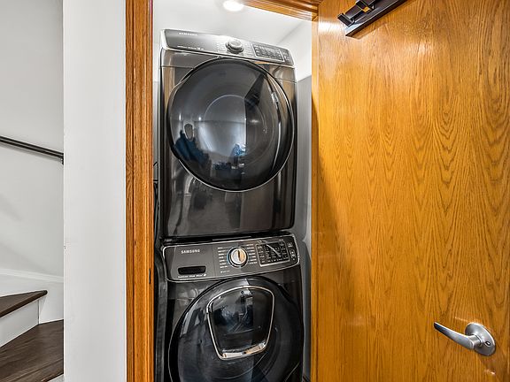 5th image of 2455 W Ohio St Unit 4W