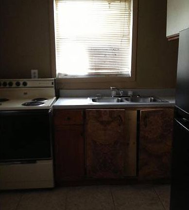 2nd image of 904 S Bay Ave APT A
