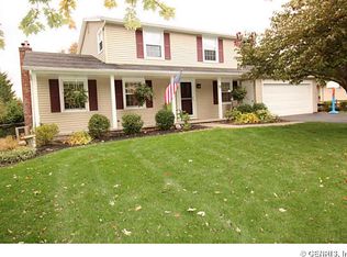 73 Burningtree Ln, Penfield, NY
