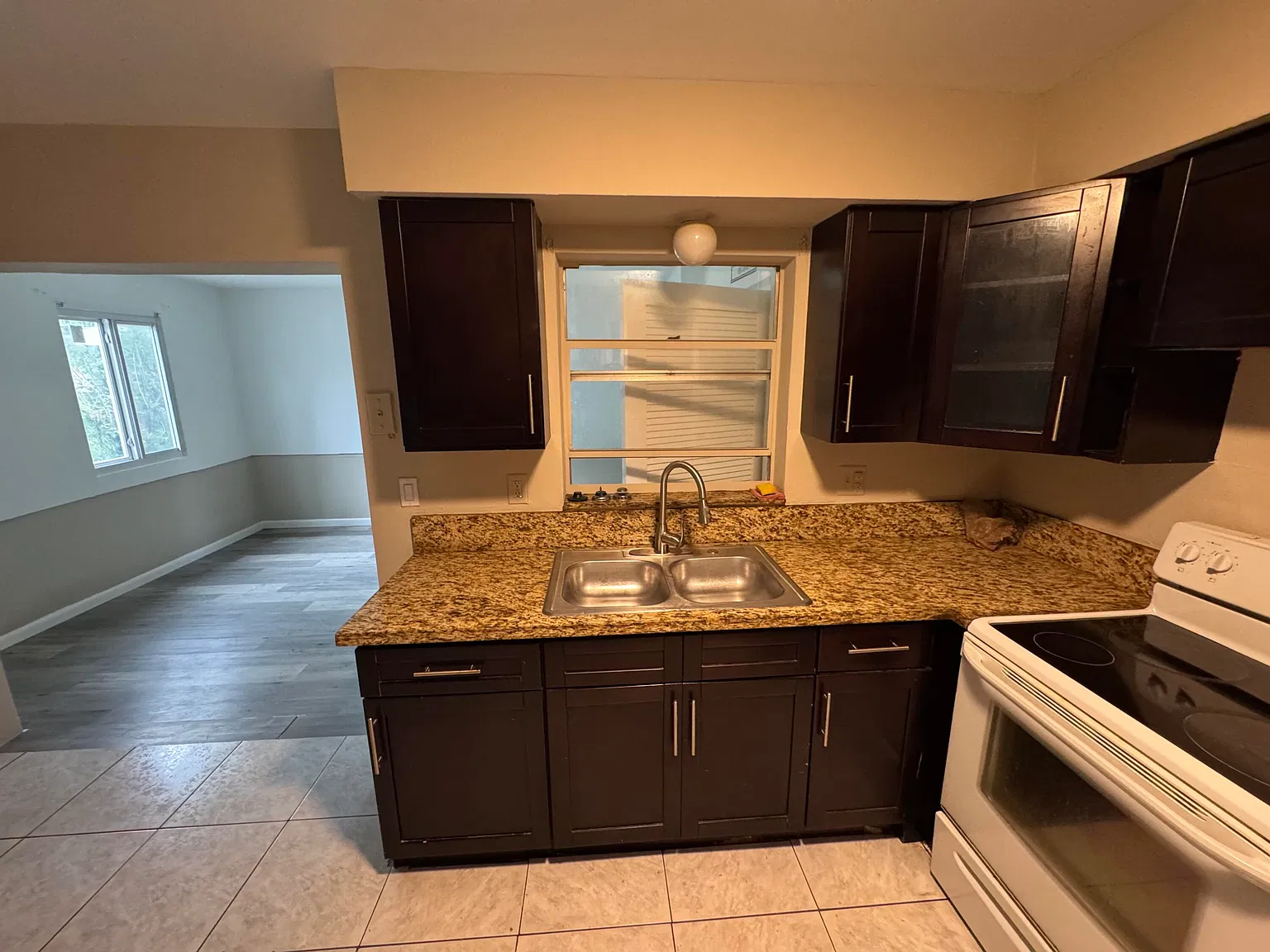 2 bed, 1.0 bath, 1185 sqft, $2,000 — Photo 3