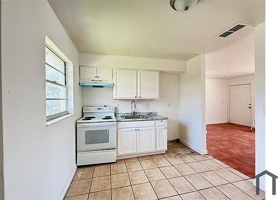 2nd image of 1703 Palm Dr