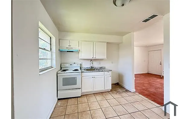 Building Photo - 1703 Palm Dr