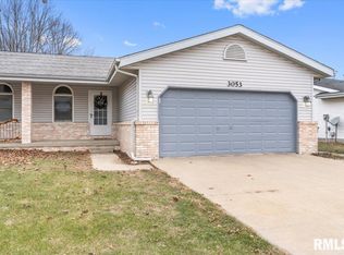 3053 Twin Lakes Dr, Springfield, IL 62707