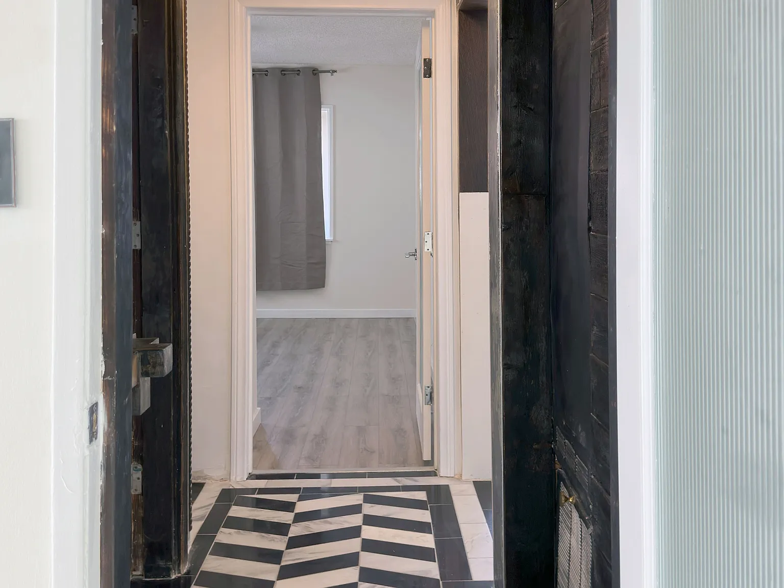 2 bed, 850 sqft, $4,295 — Photo 3