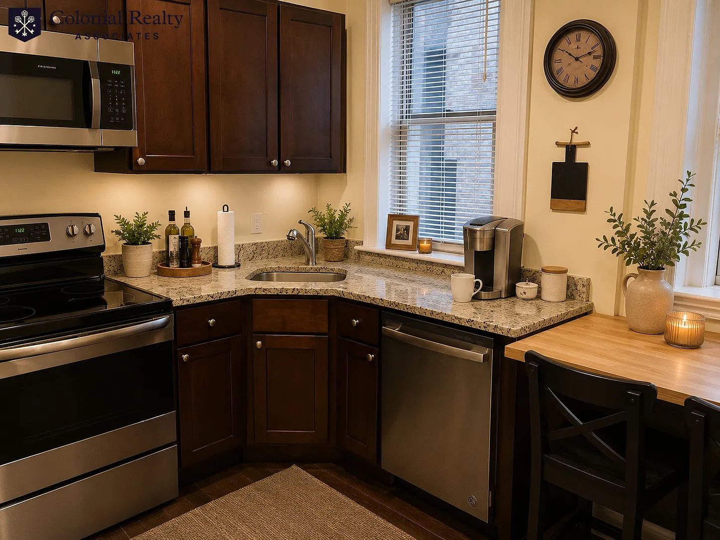 2 bed, 1.0 bath, 900 sqft, $3,200 — Photo 2