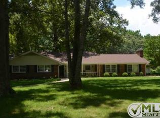 217 Lake Circle Dr, Tullahoma, TN 37388