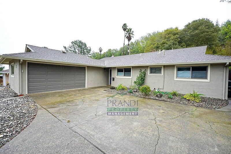 1st image of 75 Stasia Dr