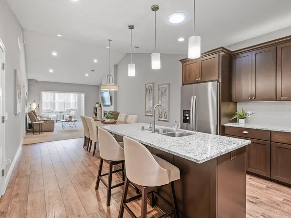 618 Liberty Way, Vadnais Heights, MN 55127