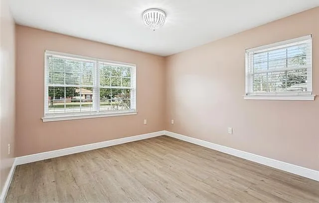 110 N Dabney Dr — Photo 15
