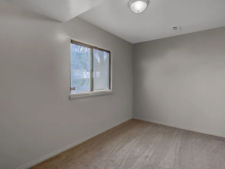 1179 E 2450 N — Photo 15