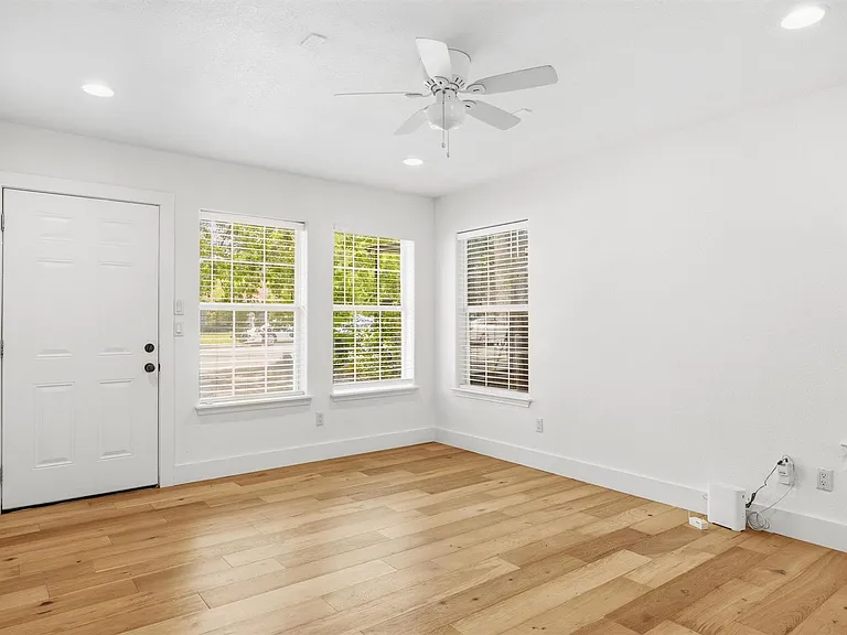 6802 Villita Avenida St — Photo 5