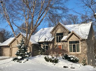 580 Bighorn Dr, Chanhassen, MN 55317