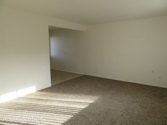 3rd image of 914 E Navajo St