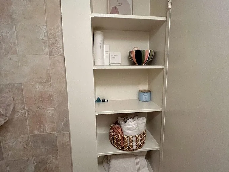 bathroom open shelving linen space