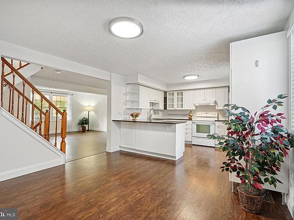4th image of 1106 Stevenson Ct