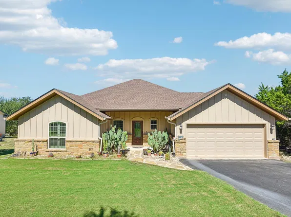 303 Quarter Horse Ln, Fischer, TX 78623
