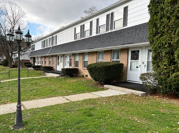 1833 W Water St APT 19