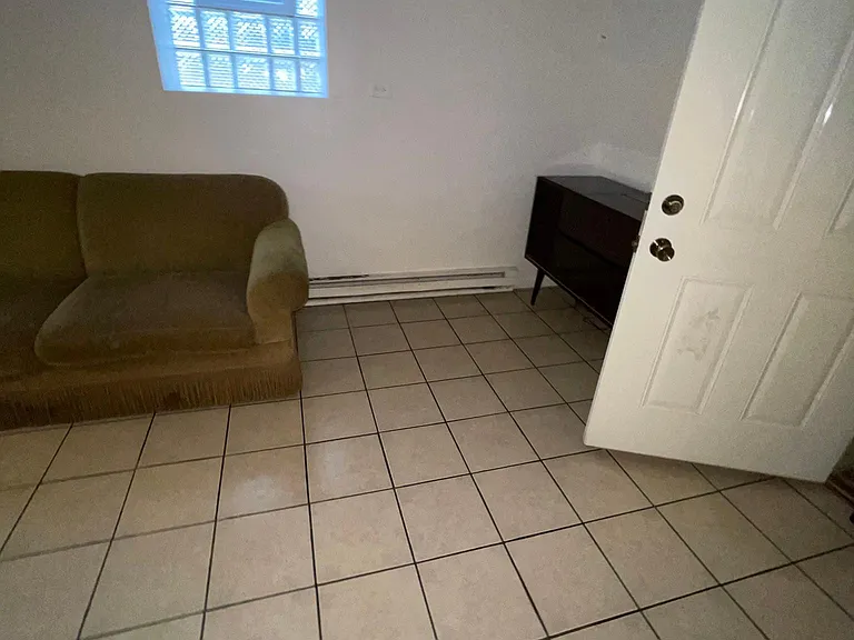 4023 W Wellington Ave #BASEMENT REAR — Photo 2