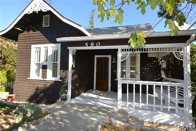590 4th St photo 1