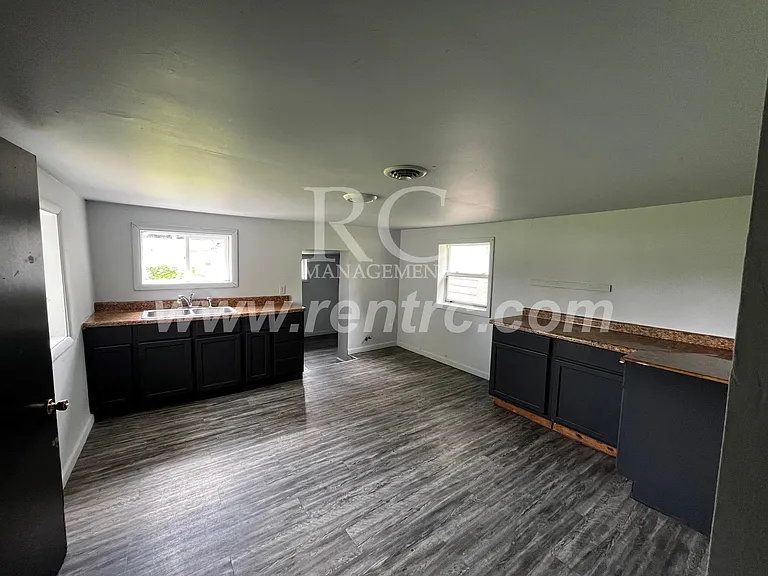 410 W 10th St #W — Photo 2