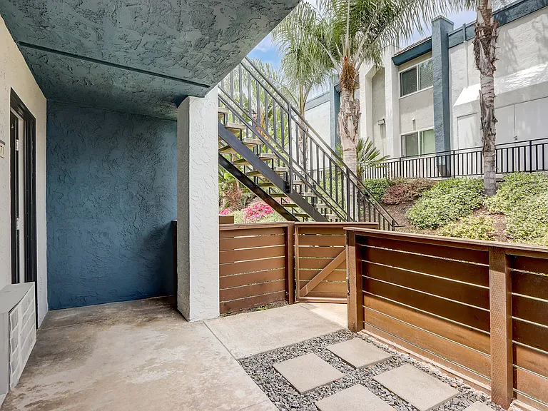 Cove La Mesa — Photo 7