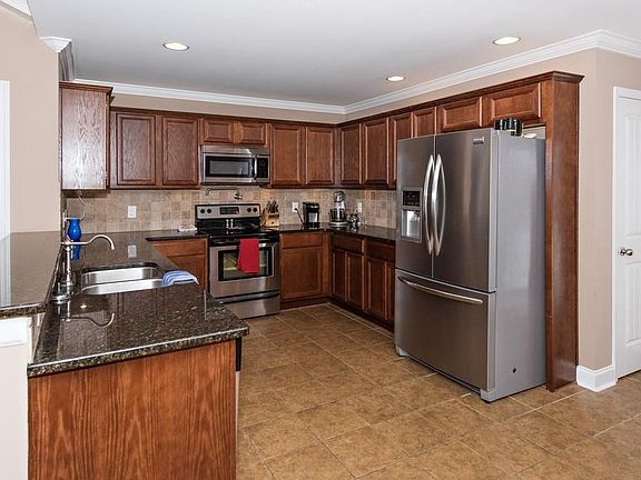 4th image of 2400 Waterstone Cir
