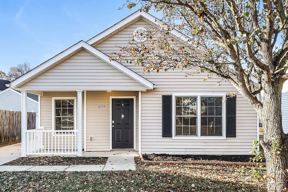 6539 Hunters Chase Ln photo 1