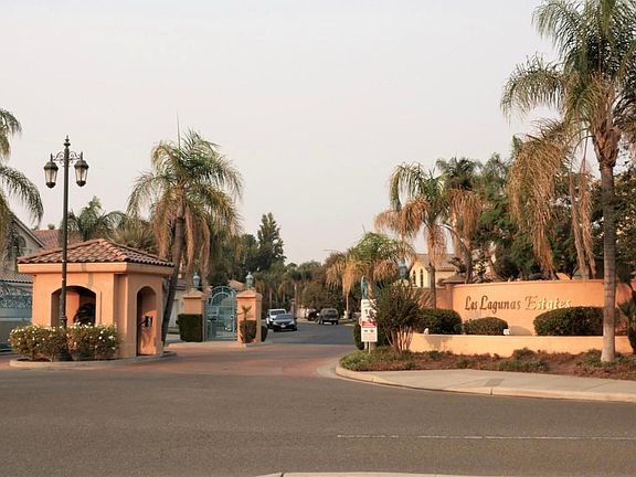 3rd image of 160 Lake Dr