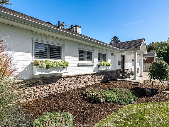 2nd image of 34 Briar Hill Rd