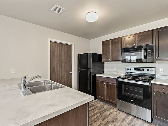 3rd image of 1330 Catron Blvd #204