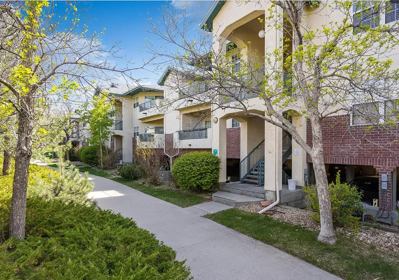 Fabulous 2 Bed 1 Bath Condo Off Mohawk In Boulder- Available December 15th! — Photo 2